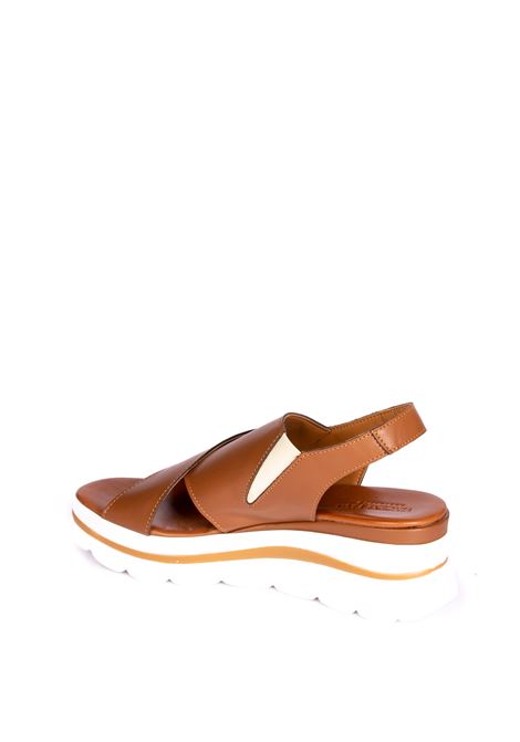 Tan crossed sandal VINCENT VEGA | FZ886VIT-CUOIO